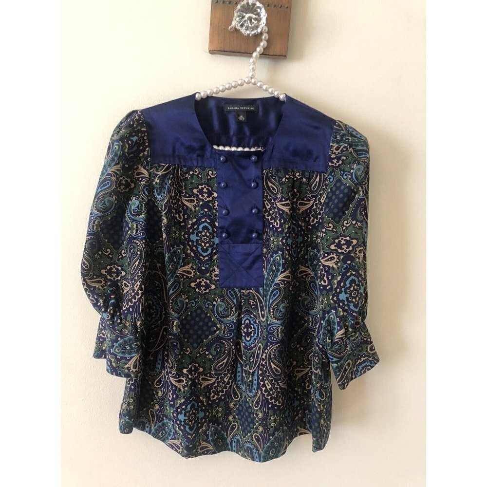 Banana Republic Womens Size XS 100% Silk Blouse Blue Paisley 3/4 Sleeve
